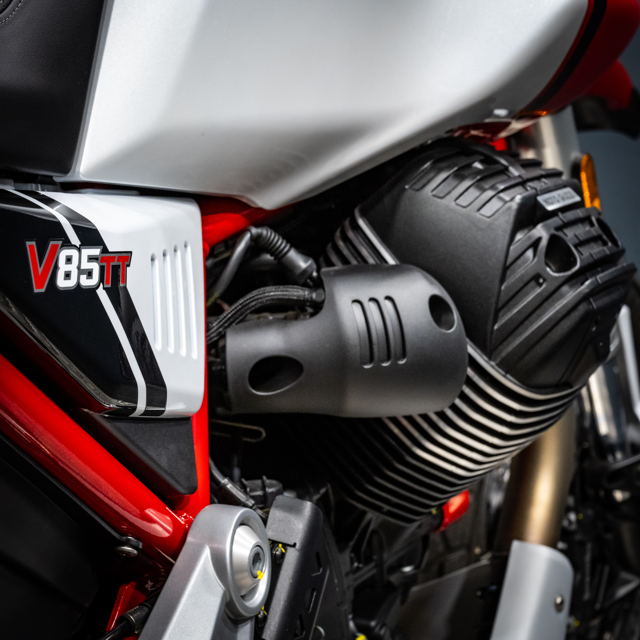 NEW 2023 MOTO GUZZI V85TT ADVENTURE + £1000 - Rev Comps