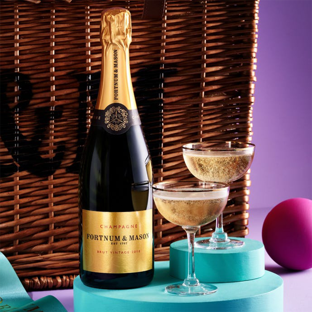 FORTNUM & MASON THE CHRISTMAS FEAST HAMPER - Rev Comps