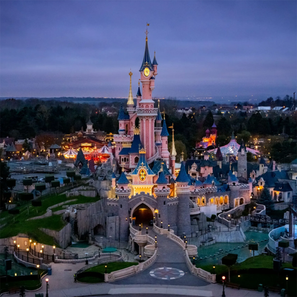 DISNEYLAND PARIS SUMMER HOLIDAYS FAMILY PACKAGE + £500 Rev Comps